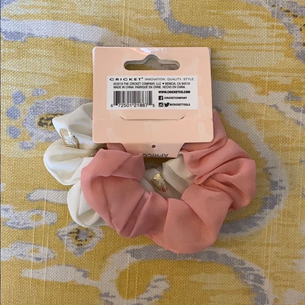 CLEARANCE!💋FINAL PRICE 🎉CRICKET hair scrunchies - Picture 4 of 4
